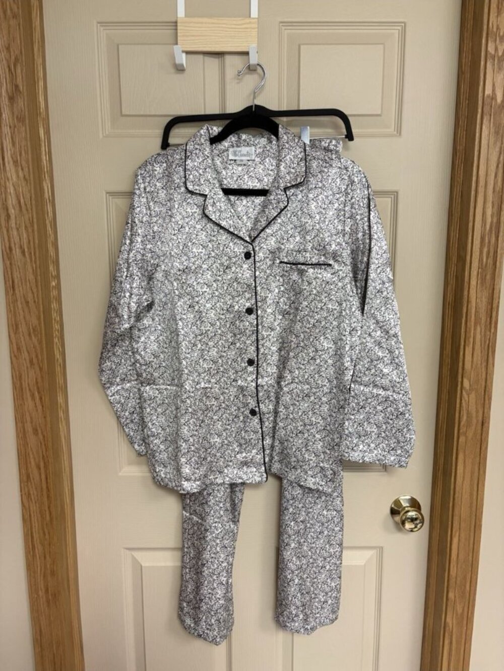 Character Brand L Rare Satin Pajama Set Women's Vtg. Excellent Condition NWOT